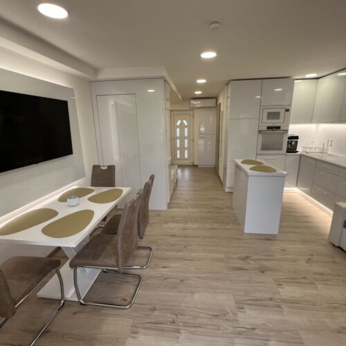 Casă de vară întreaga unitate cu vedere spre lac pentru 5 pers. (se inchirieaza doar integral)