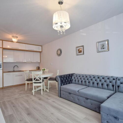 Apartament 4-osobowy z balkonem z prysznicem z 2 pomieszczeniami sypialnianymi