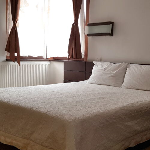 Pokoj s manželskou postelí