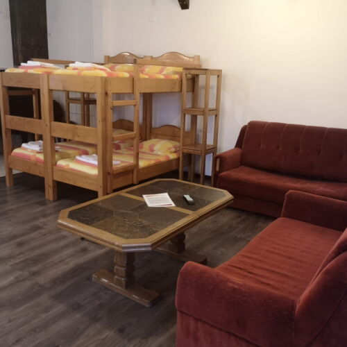 Camera xL cu vedere spre grădină pentru 8 pers. (se poate solicita pat suplimentar)