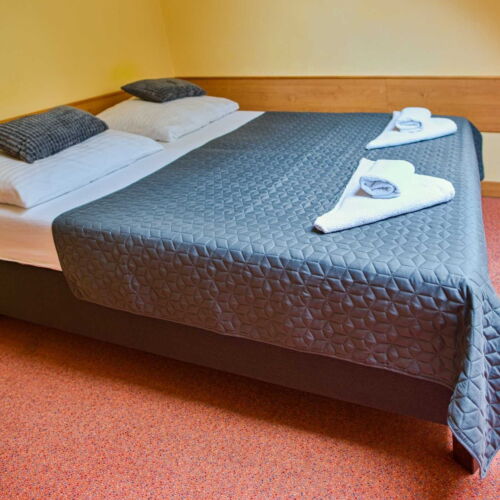 Camera economy cu duș pentru 5 pers.