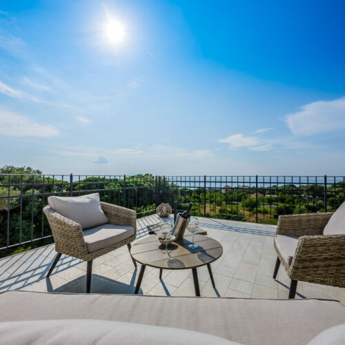 Casă de vacanță cu aer condiționat cu vedere spre mare pentru 10 pers. (se inchirieaza doar integral)