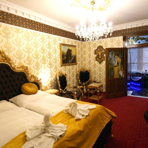 Pokoj s klimatizací s vanou s manželskou postelí