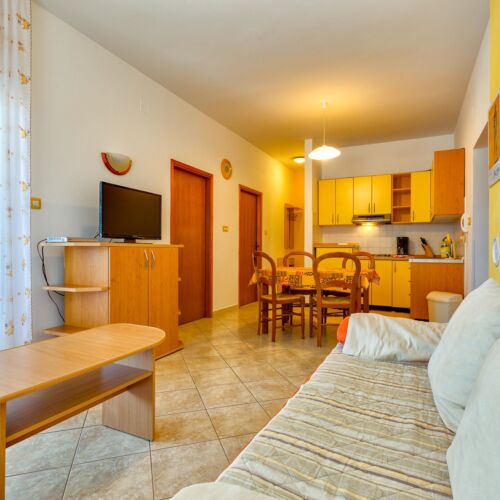 Apartament 4-osobowy z klimatyzacją z widokiem na morze z 2 pomieszczeniami sypialnianymi A-8026-b