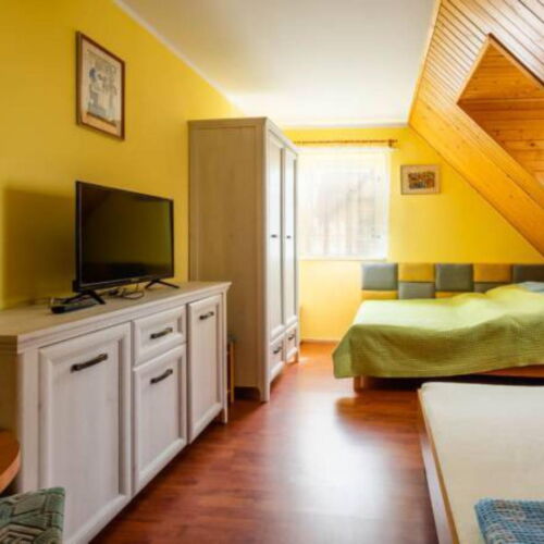 Pokój 4-osobowy z łazienką ze wspólnym aneksem kuchennym