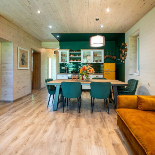 Apartament 5-osobowy na parterze z widokiem na las z 2 pomieszczeniami sypialnianymi