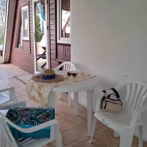 Casă de vară standard cu vedere spre pădure pentru 4 pers. (se inchirieaza doar integral) (se poate solicita pat suplimentar)