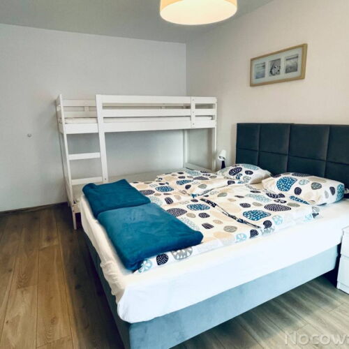 Pokój 4-osobowy z prysznicem z dostępem do ogrodu