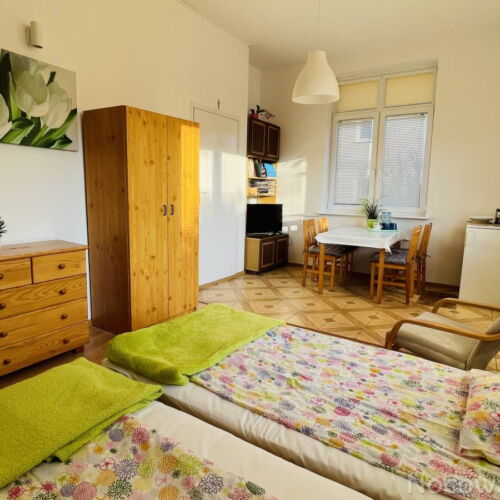 Pokój 4-osobowy z dostępem do ogrodu ze wspólnym aneksem kuchennym