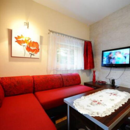 Upstairs Ground Floor 2-Room Apartment for 4 Persons (extra bed available)