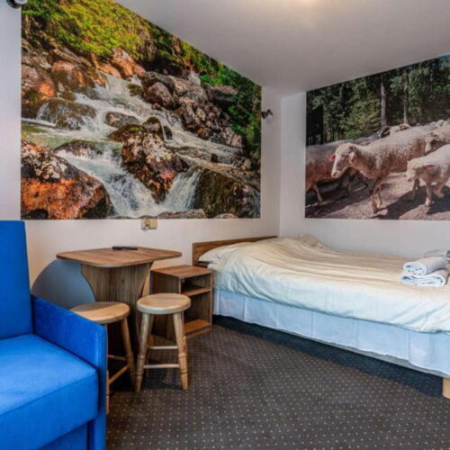 Pokoj s manželskou postelí