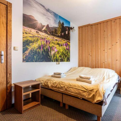 Pokoj s manželskou postelí