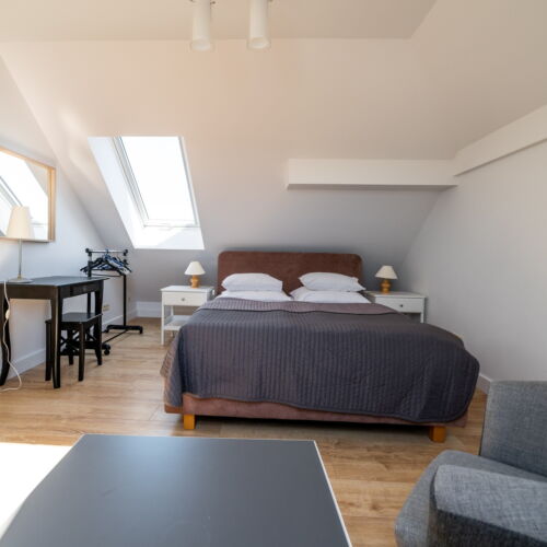 Apartament la mansardă cu vedere spre pădure cu 2 camere pentru 4 pers.