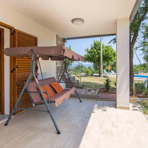 Casă de vacanță la parter cu aer condiționat pentru 4 pers. (se inchirieaza doar integral)