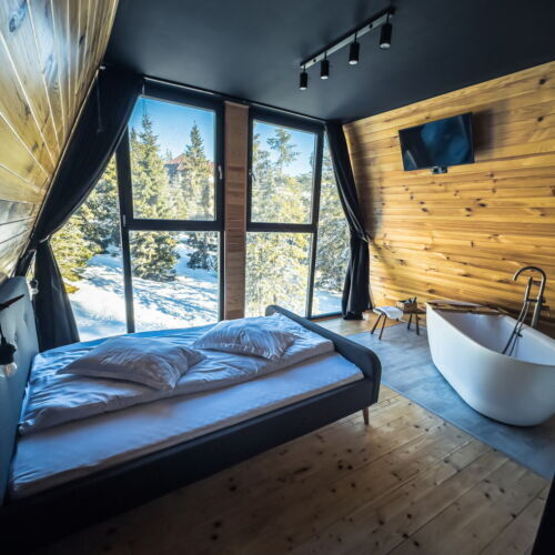 Cabană pentru 8 pers. (se inchirieaza doar integral)