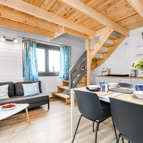 Domek drewniany 5-osobowy z tarasem z dostępem do ogrodu