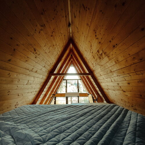 Hegyekre néző kertre néző 2 fős faház