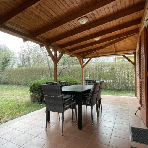 Casă de vară întreaga unitate cu aer condiționat pentru 6 pers. (se inchirieaza doar integral)