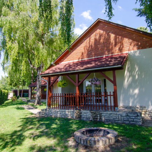 Domek letniskowy 4-osobowy cały dom z widokiem na ogród (możliwa dostawka)