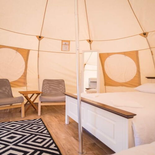 Bungalow pentru 2 pers. (se inchirieaza doar integral) (se poate solicita pat suplimentar)