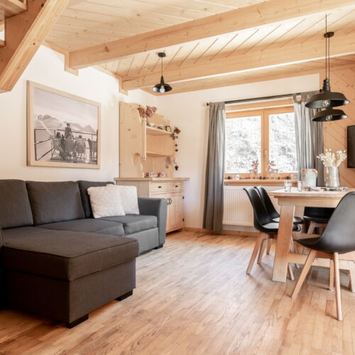 Domek drewniany 6-osobowy Family z widokiem na góry