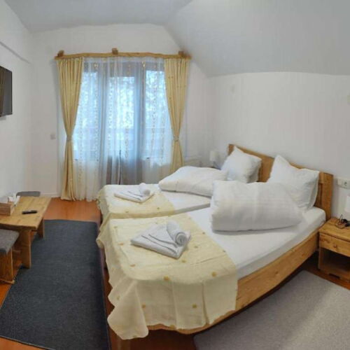 Camera twin cu balcon