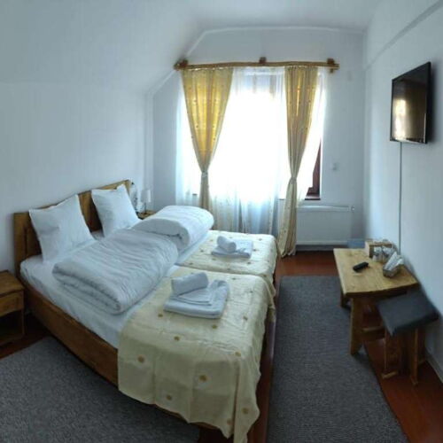 Camera twin cu balcon