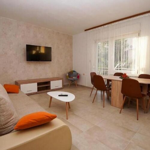 Na katu Klimatiziran apartman za 6 osoba(e) sa 3 spavaće(om) sobe(om)