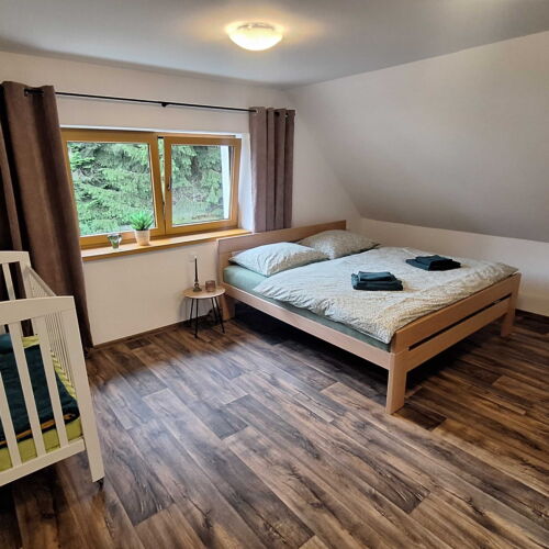 Chata (jako celek) se sprchou s vlastní kuchyní pro 4 os. (s možností přistýlky)