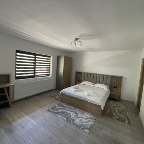 Apartament la parter cu vedere spre pădure cu 3 camere pentru 6 pers.