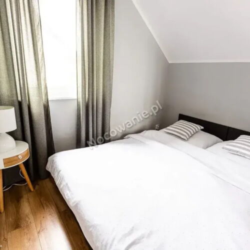 Domek drewniany 6-osobowy z prysznicem z dostępem do ogrodu