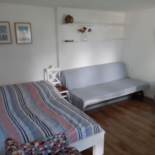 Camera dubla la parter cu baie comună (se poate solicita pat suplimentar)