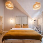 Tetőtéri fürdőkádas franciaágyas szoba