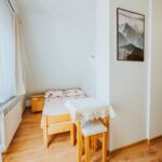 Pokój 3-osobowy ze wspólnym aneksem kuchennym z widokiem na góry