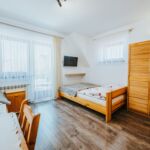 Pokój 3-osobowy z balkonem ze wspólnym aneksem kuchennym