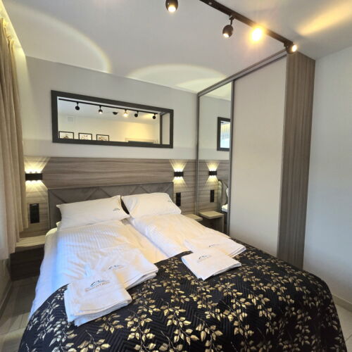 Upstairs Gold 2-Room Apartment for 4 Persons