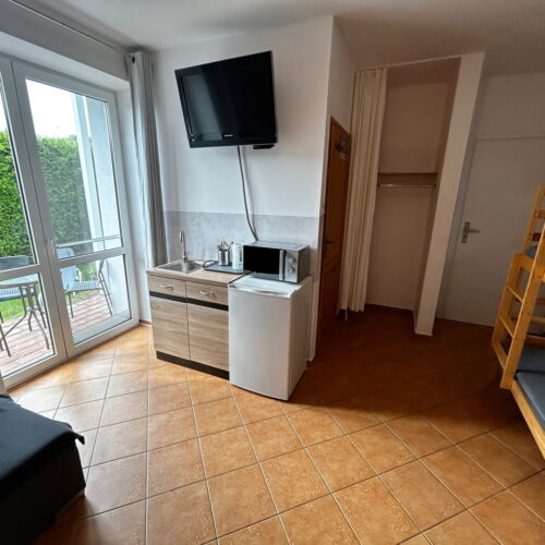 Pokój 5-osobowy z klimatyzacją z dostępem do ogrodu