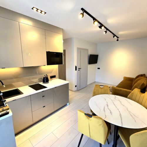 Upstairs Exclusive 2-Room Apartment for 4 Persons