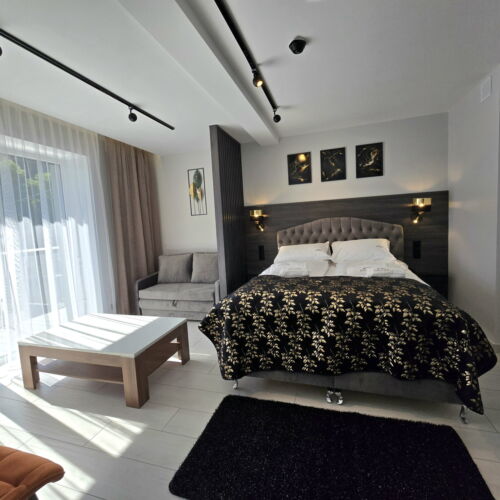 Upstairs King 2-Room Apartment for 6 Persons