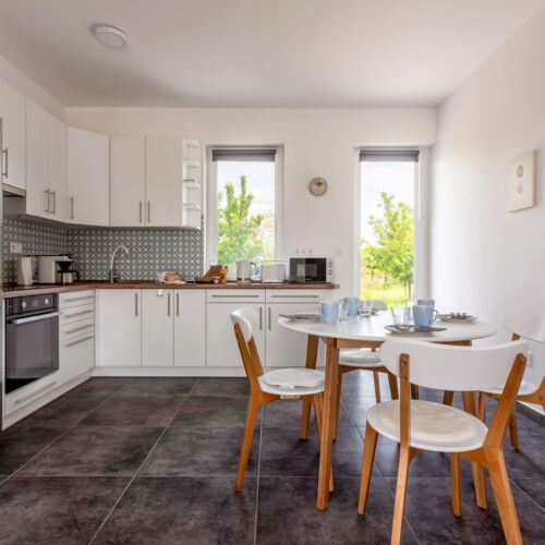 Apartament cu baie cu aer condiționat cu 3 camere pentru 6 pers. (se poate solicita pat suplimentar)