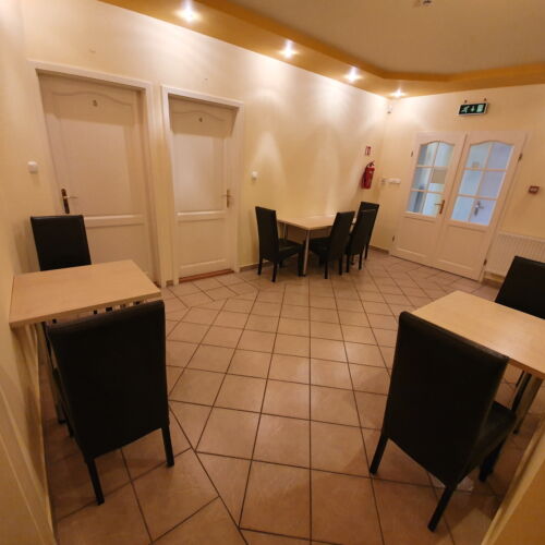 Apartament la etaj cu aer condiționat cu 7 camere pentru 17 pers.