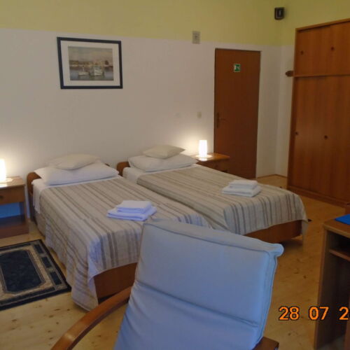 Pokoj s klimatizací pro 3 os. na poschodí