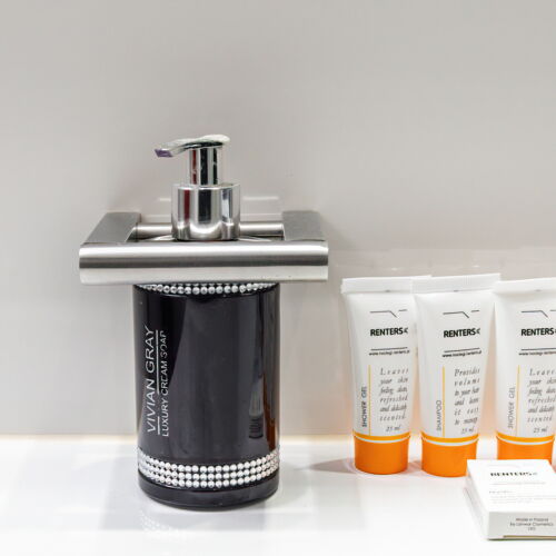 Întreaga unitate cu terasă pentru 6 pers. (se inchirieaza doar integral)