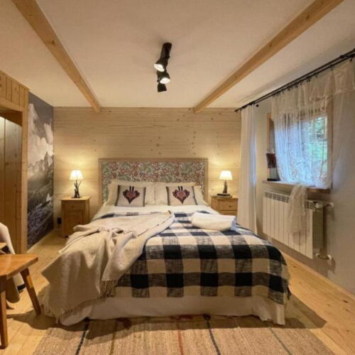 Pokoj s manželskou postelí