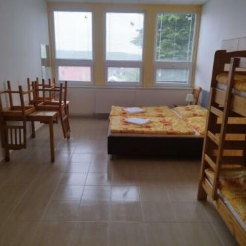 Pokoj se společnou kuchyňkou  pro 6 os.