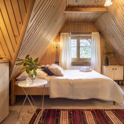 Camera dubla cu baie cu vedere spre munte