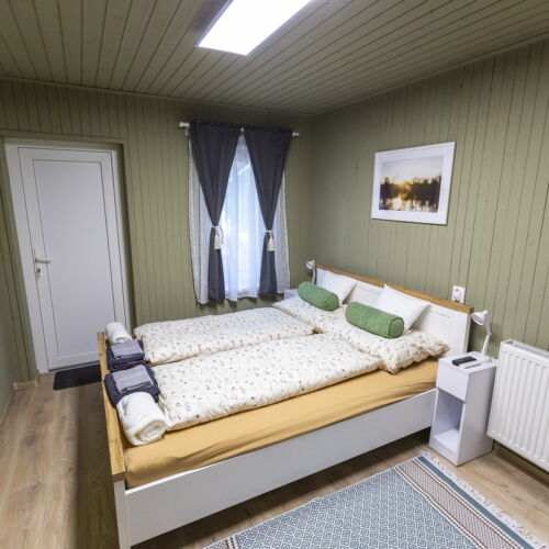 Whole House 2-Room Apartment for 4 Persons with Kitchen