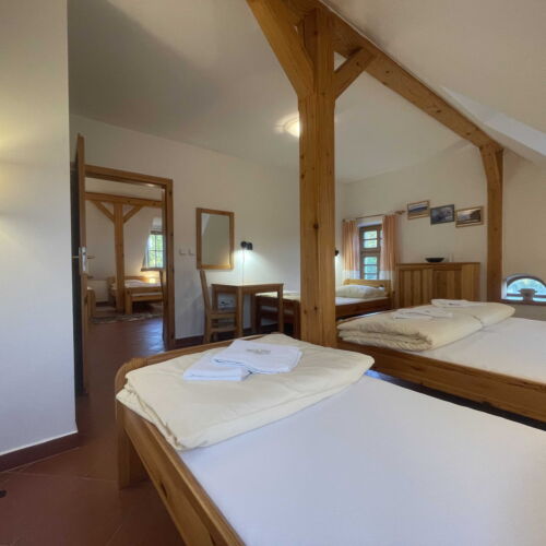 Apartman se sprchou  pro 9 os.