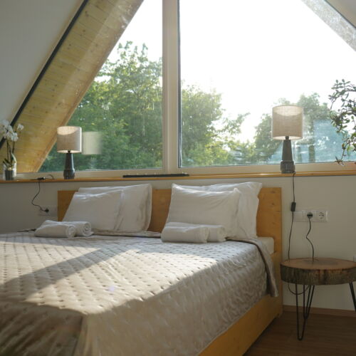 Panoramic Pleasant Interior Design House for 6 Persons
