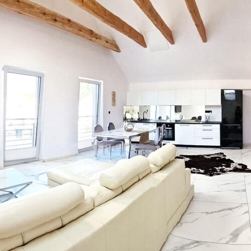 Apartament pentru 4 pers. (se inchirieaza doar integral)